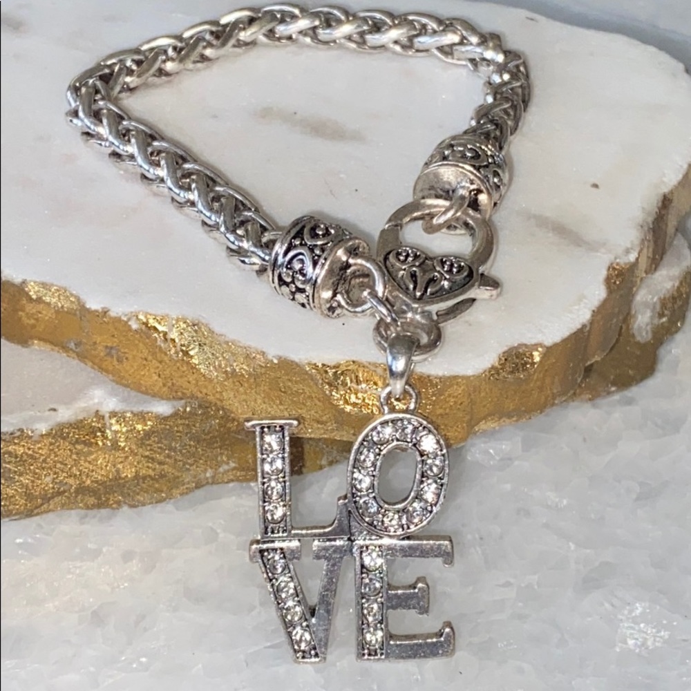 LOVE CRYSTAL BRACELET